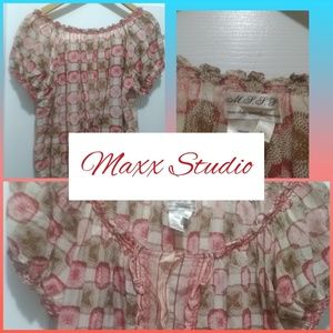 Lovely ruffled blouse by MaXx Studios 1x.